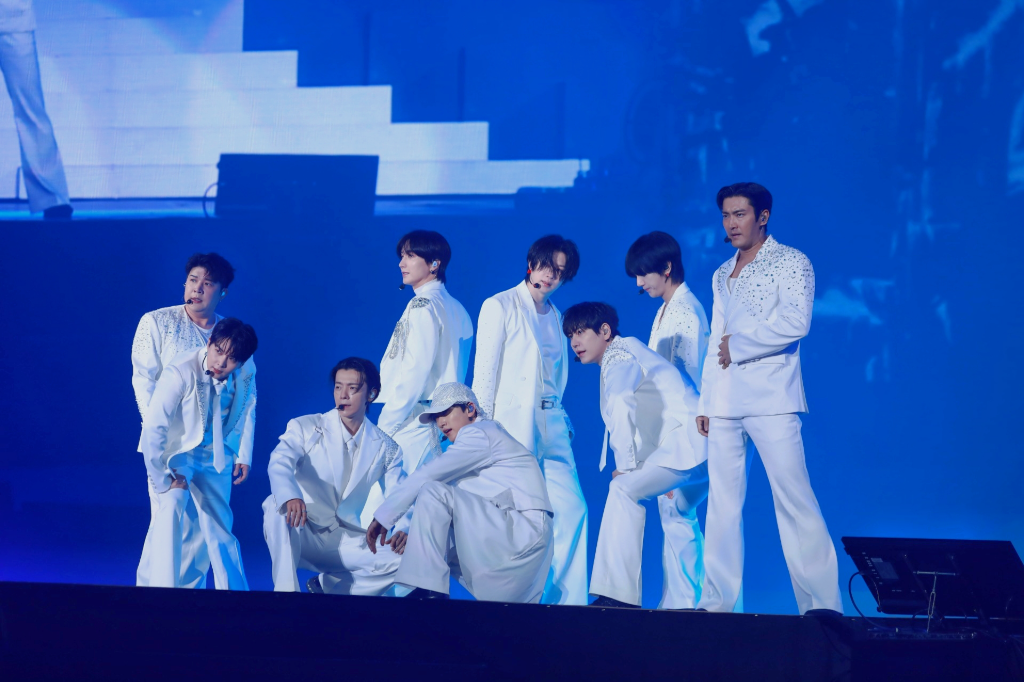 SJ重返高雄巨蛋高喊「我們回家了！」　圭賢狂秀台語、利特震撼：整座城市都是SUJU