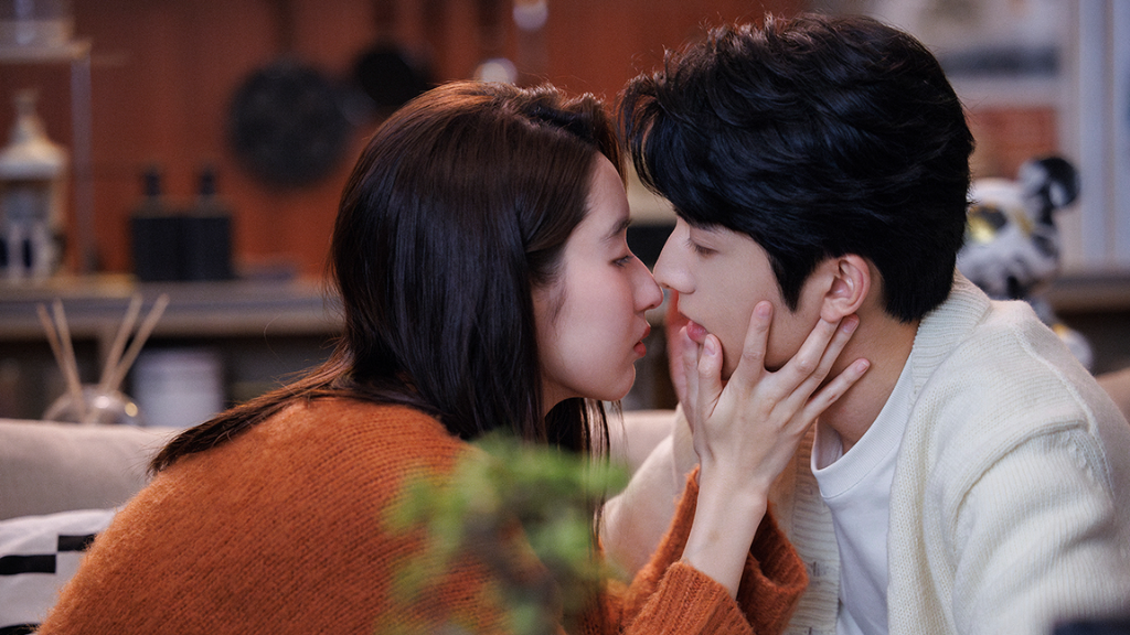 張新成、王玉雯是16年「青梅竹馬」！首次合作CP感十足　本色出演狂笑場