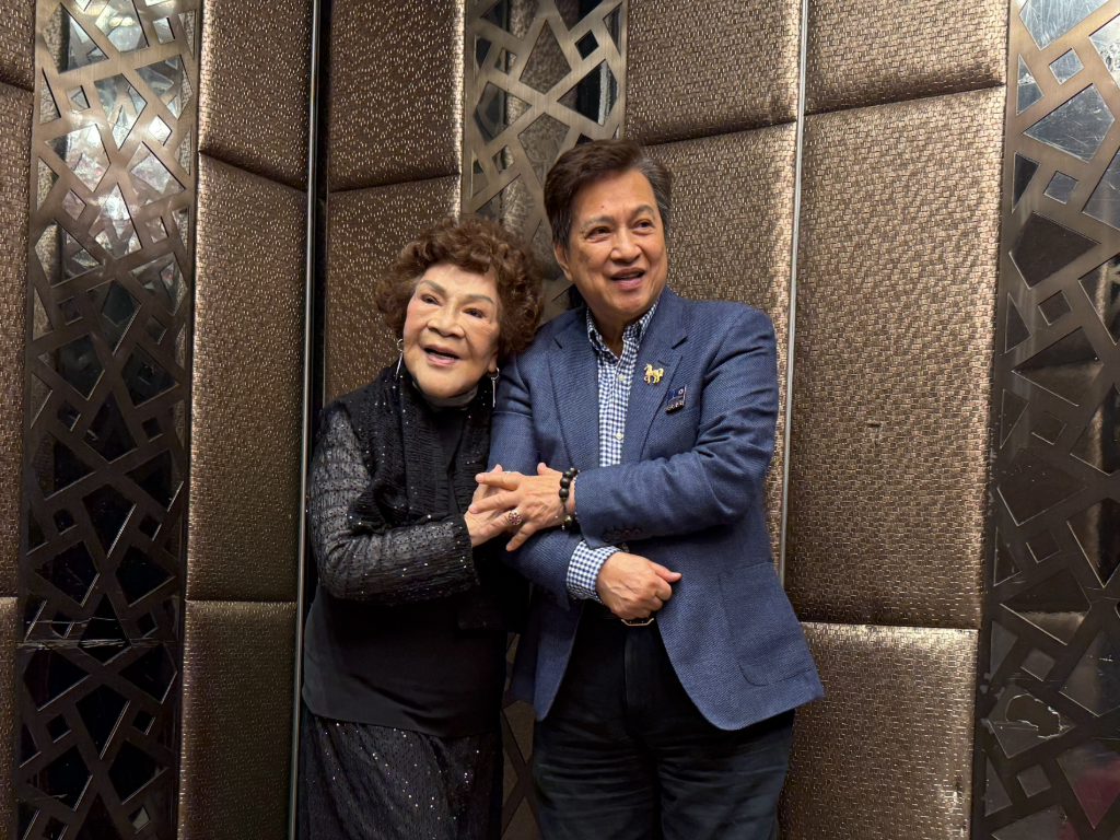 《豆腐媽媽》替身重傷出意外　周遊出面替兒子馮凱緩頰：他只是導演