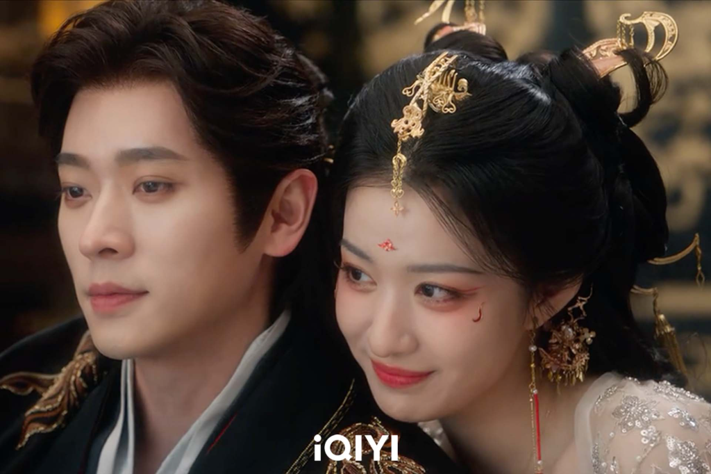 《成何體統》魚蛋CP甜度爆表！丞磊反串妖妃撲進王楚然懷裡　粉紅泡泡炸裂