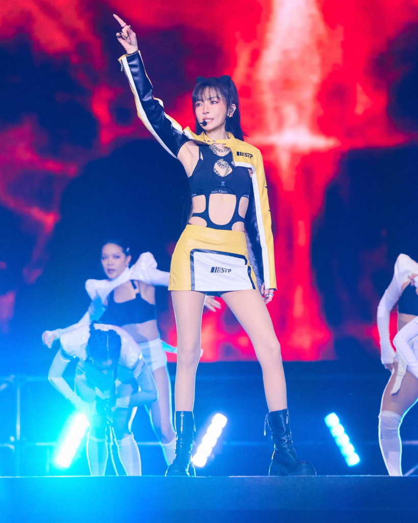 謝金燕隔10年再登鴻海尾牙！笑喊怕變奶奶　限定歌單〈練舞功〉炸翻大巨蛋