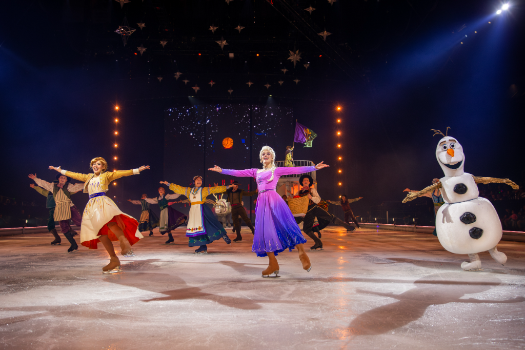 春節小巨蛋變迪士尼世界！經典角色空中飛舞　祖雄最愛《阿拉丁》曝女兒反應