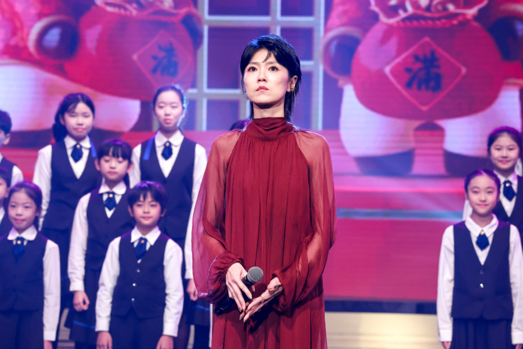 曹雅雯喪父後除夕現身！攜30位合唱團童聲　感謝警消醫護