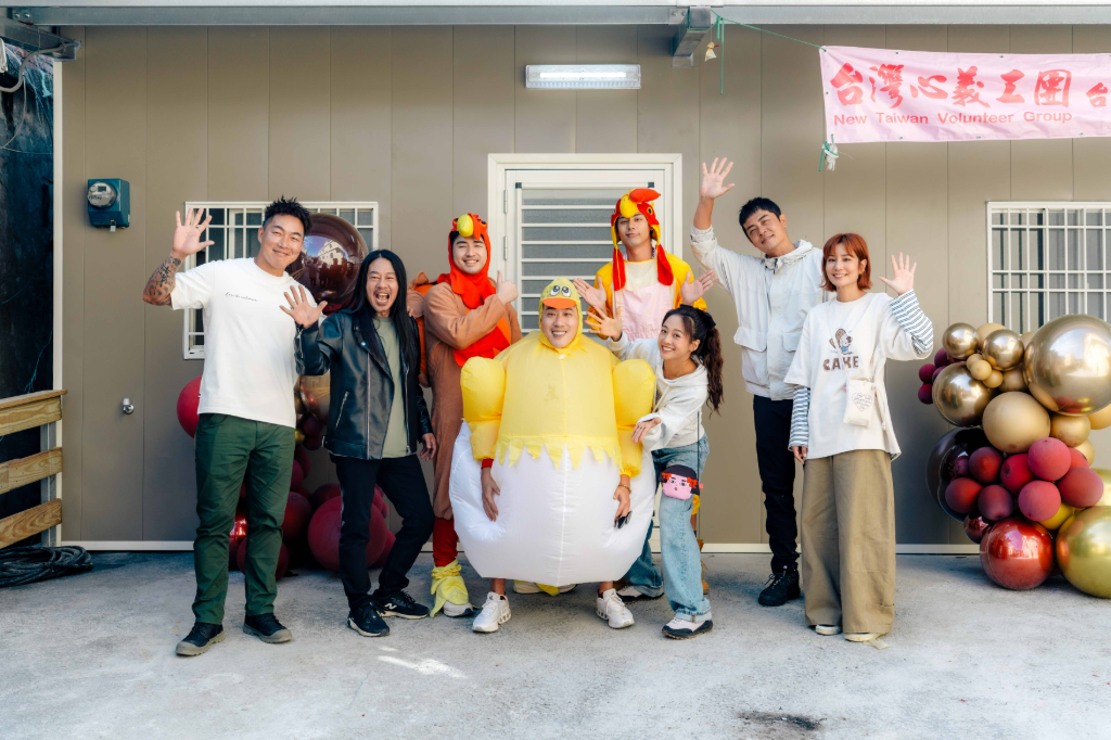 鬼鬼監工嚇壞！鹿希派工具冒火　郭泓志釘子狂釘錯