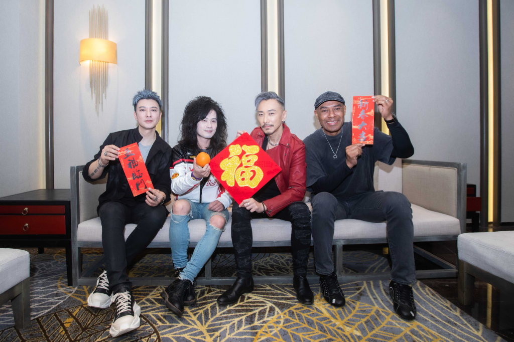 信樂團團員西班牙被認出　團長年節吐露真心話背後藏洋蔥