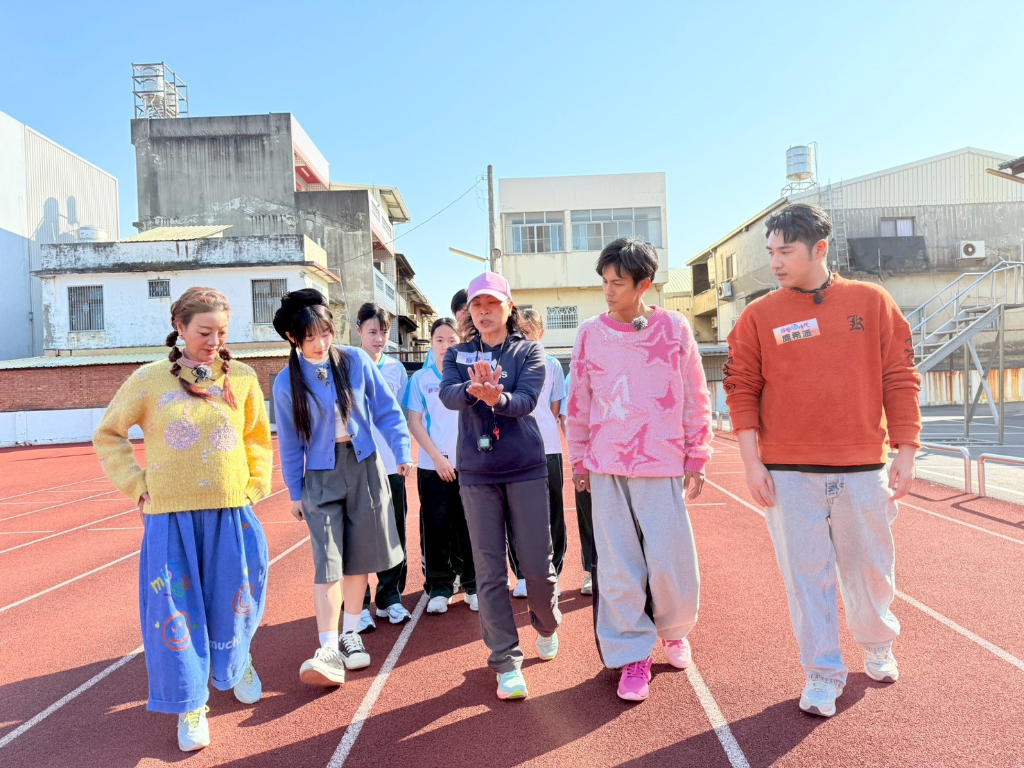 　《綜藝新時代》直奔彰化花壇「金牌發源地」！追不上學生　阿翔崩潰：這真的是正式運動