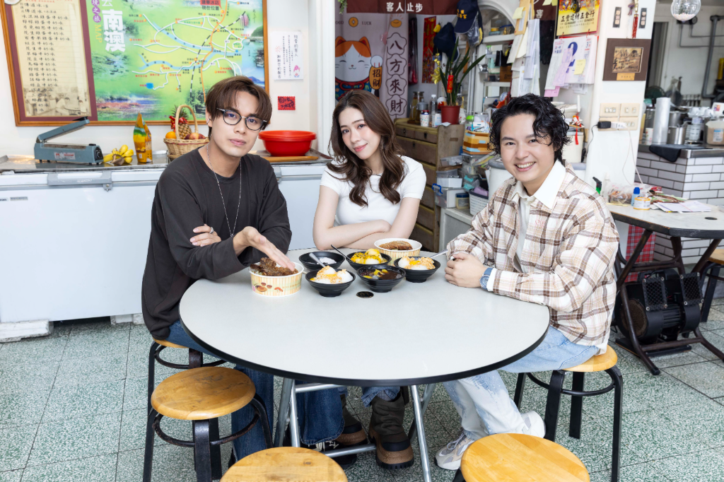 告五人被封宜蘭名產！送「哈瓜愛心號」救護車進南澳　冰店老闆感動請客吃冰