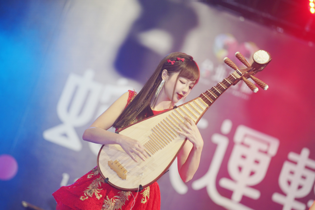 從廟會走到深夜10點！丘涵苦練20年琵琶　揭民俗演出辛酸：整天走到累癱