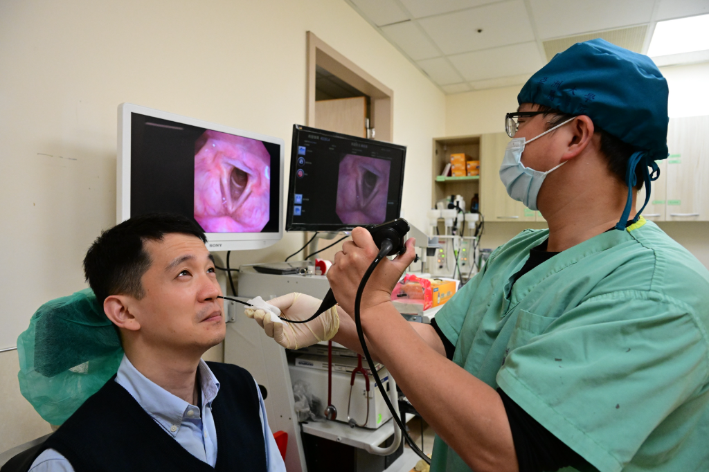 球迷用力吶喊變「燒聲」？醫師揭1關鍵方法護嗓　這些食物要遠離