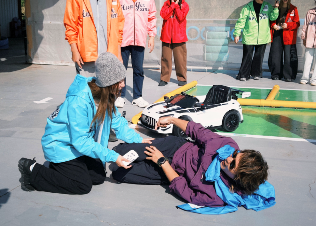 蔡黃汝停車卡關！王仁甫客串道路救援反被撞倒　遭虧「馬路三寶」