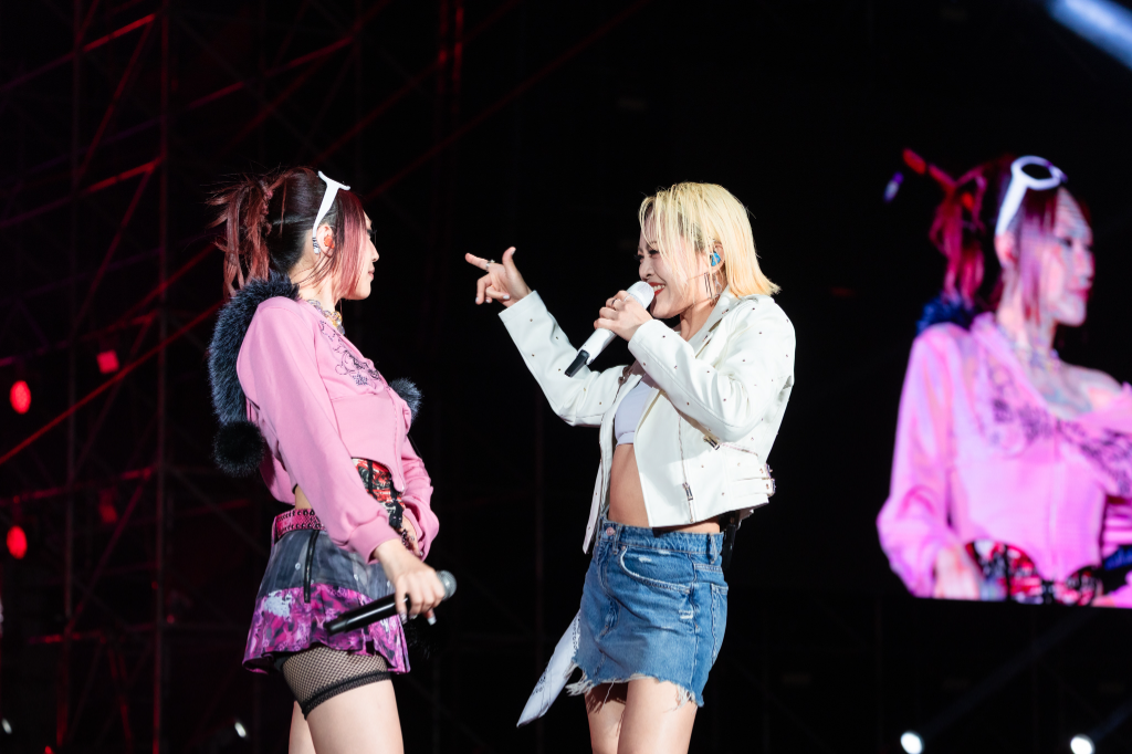 琟娜圓夢同台戴愛玲！曝天后私下真面目　統一超商主場飆唱〈娜魯711〉