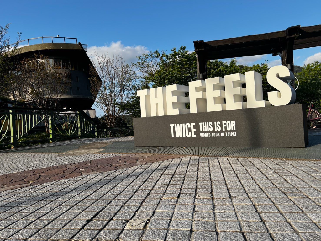 TWICE來台全城應援！貓空纜車9臺彩繪車廂高空登場　邀粉絲搭纜車登「天空綠洲」看臺北