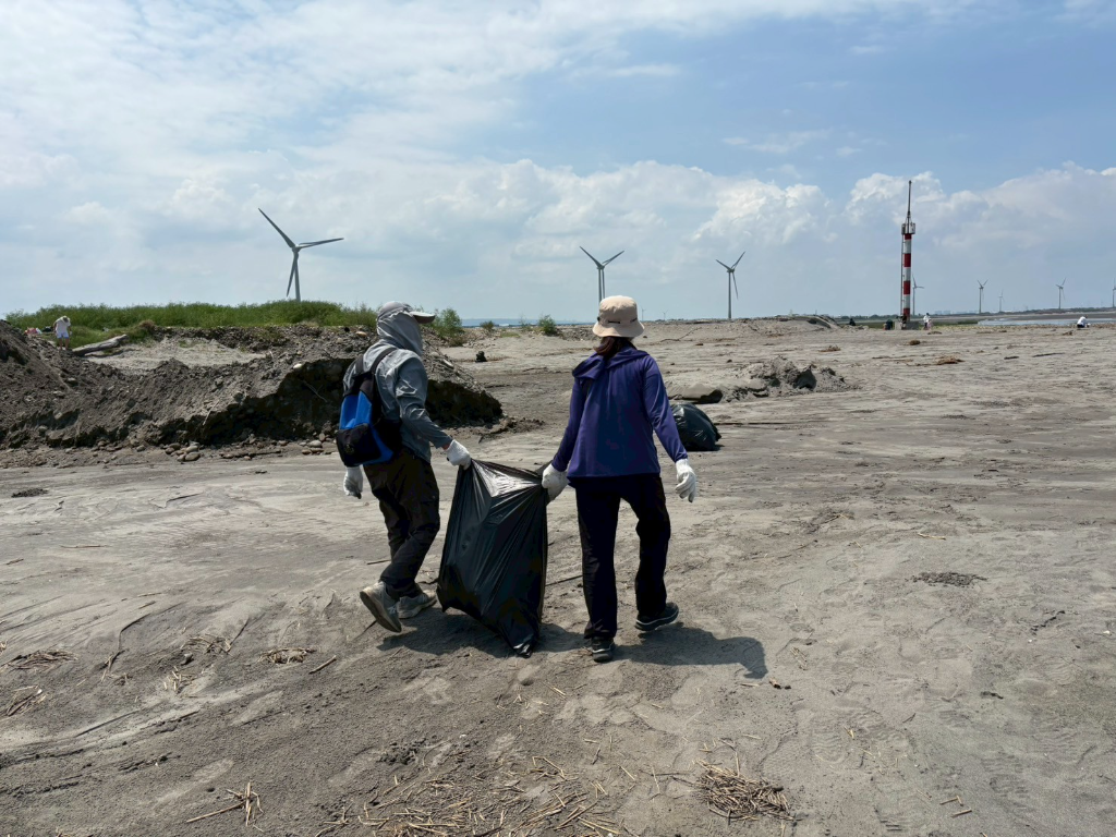 2026春季臺灣淨灘觀察 海洋永續在海岸線彎腰的一刻