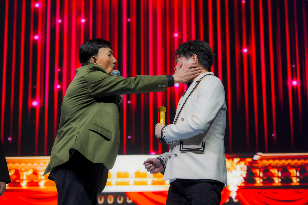 余天鬆口想退休！親吐答應出席演唱會原因　胡瓜台上竟連挨4巴掌