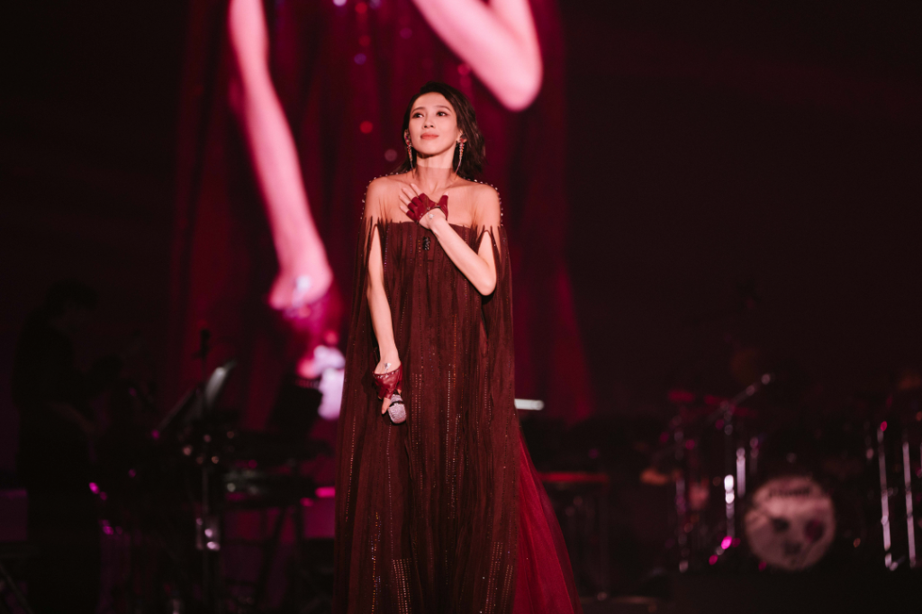 首攻高雄巨蛋！戴佩妮打造全新戰袍　萬人面前感性告白　