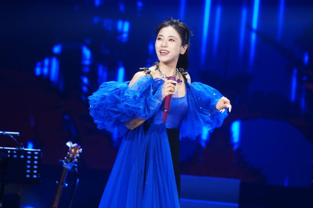 女孩抗康復癌後設愛心小屋回饋！丁噹演唱會致敬暖心情侶　感動喊：你們很棒