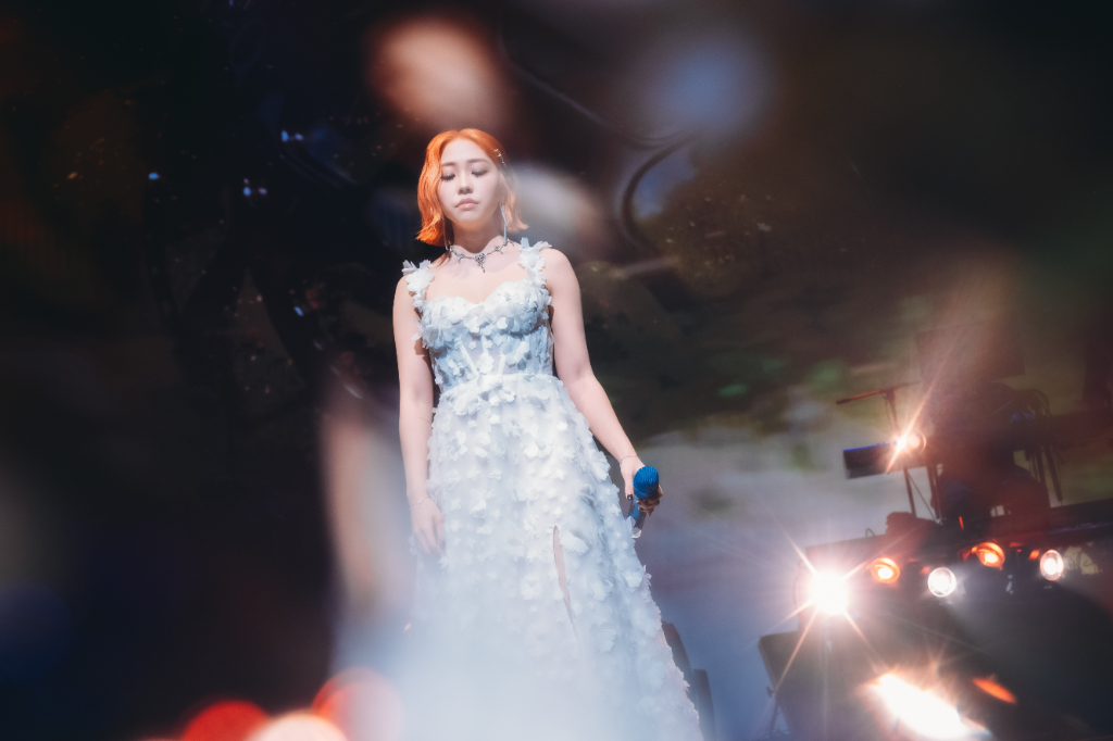 艾薇演唱會邀男友吳霏當嘉賓　感性告白：「希望這個世界可以更美好」