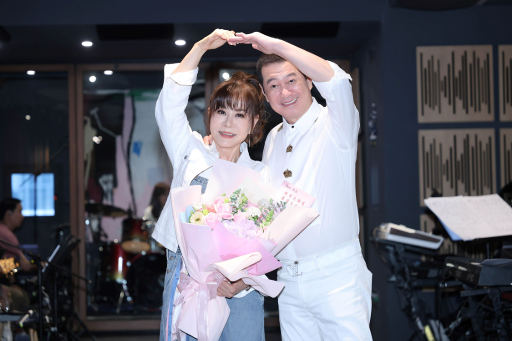 龍千玉為個唱拚了！狂爬360階梯練肺活量　蔡小虎告白：這一世要連在一起