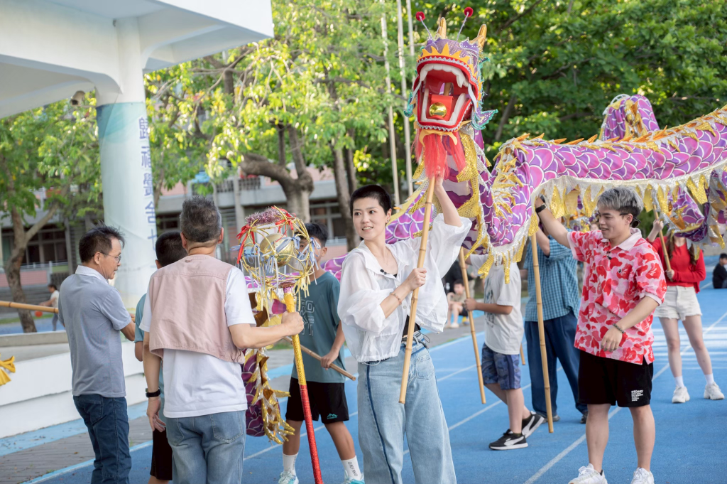 曹雅雯為病父剃同款髮型！回台南母校歸仁　曝情竇初開戀情結局