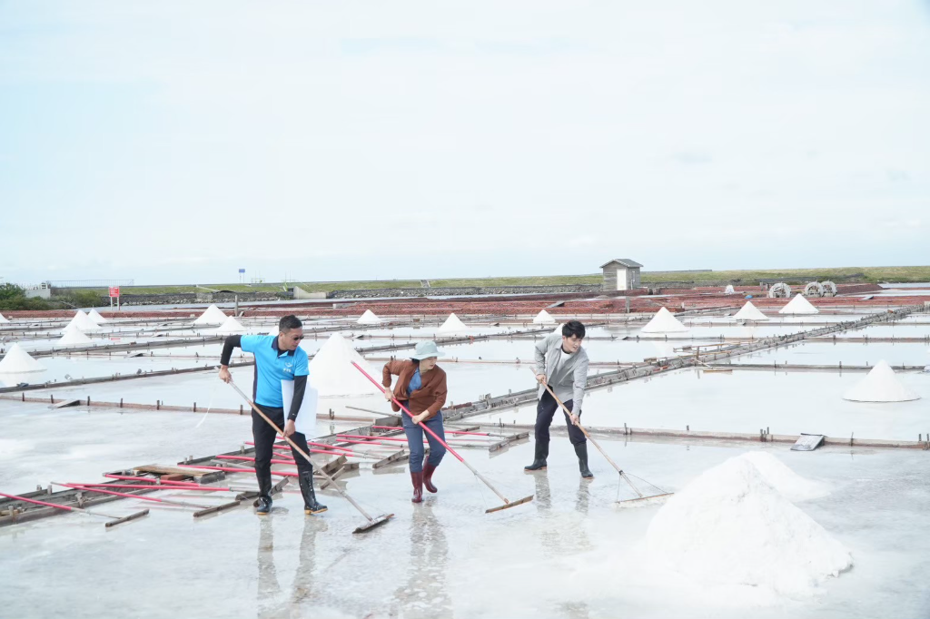 從台江到阿里山！揭開「嘉南大圳水文化之路」秘辛：當一日鹽工、採蚵