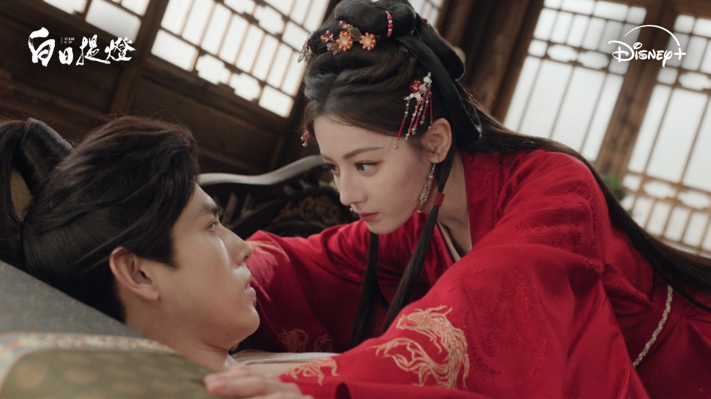 迪麗熱巴近視600度！陳飛宇驚喊：妳拍戲都沒看清我　神還原「雪山救醬板鴨」網笑翻