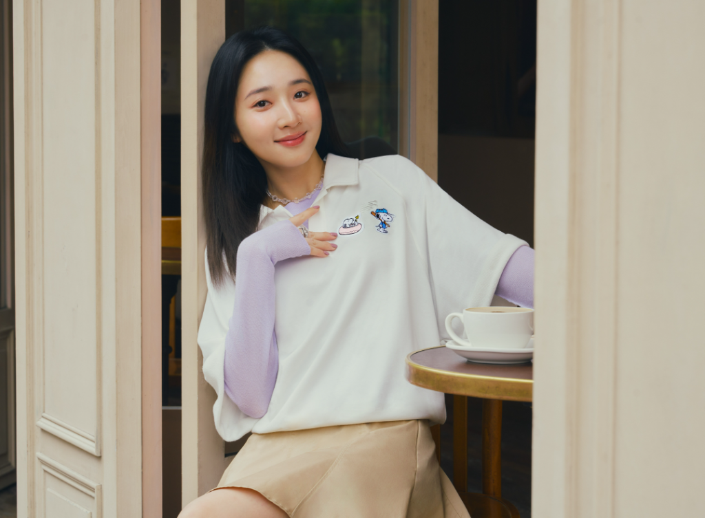 李沐穿SNOOPY聯名喊可愛！點名最愛「歐拉夫」：心事重重卻什麼都不在乎