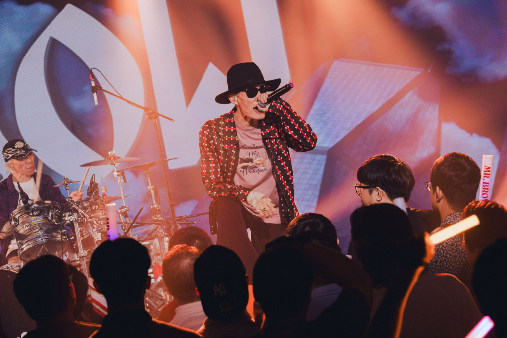 滿滿《火影忍者》情懷！FLOW海外首唱新歌感性謝歌迷　柯震東低調入場朝聖