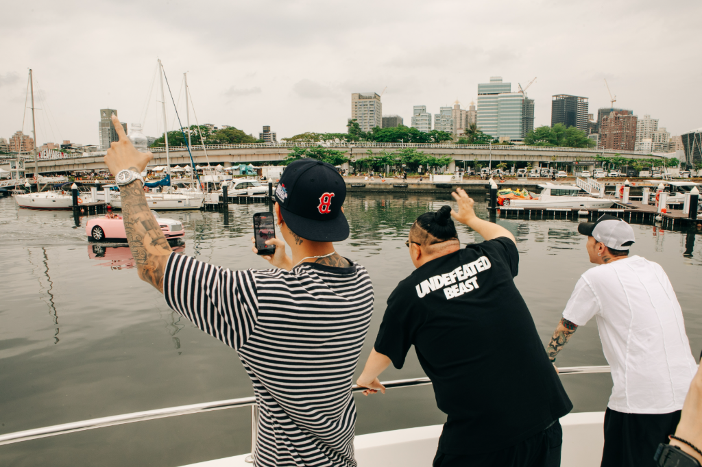 頑童MJ116海上突襲高雄！搭遊艇「大船進城」以為拍電影　還塞爆台南花園夜市