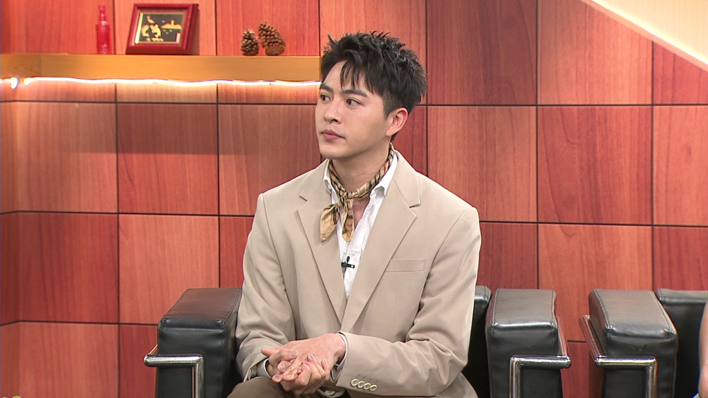 懷胎15個月帶天命！「最帥乩童」黃新皓5歲通靈曝經驗：教室音樂自動播放、見三顆頭鬼壓床