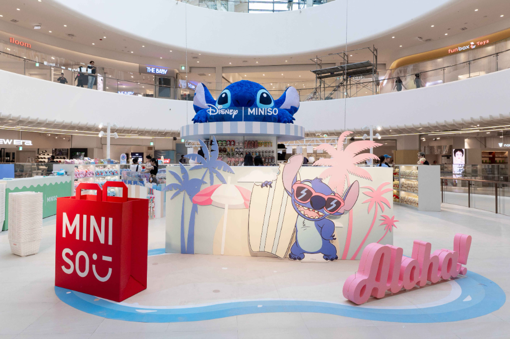MINISO迪士尼台中主題快閃店開箱！沉浸式裝置爆紅打卡　盲盒＋海報限量開搶