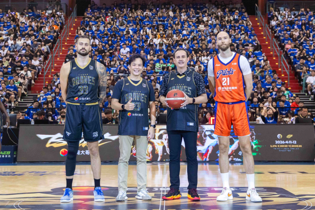 「野獸」最終章開啟！林志傑引退倒數、鄭志龍驚喜開球　兩代「12號」同框逼哭萬人