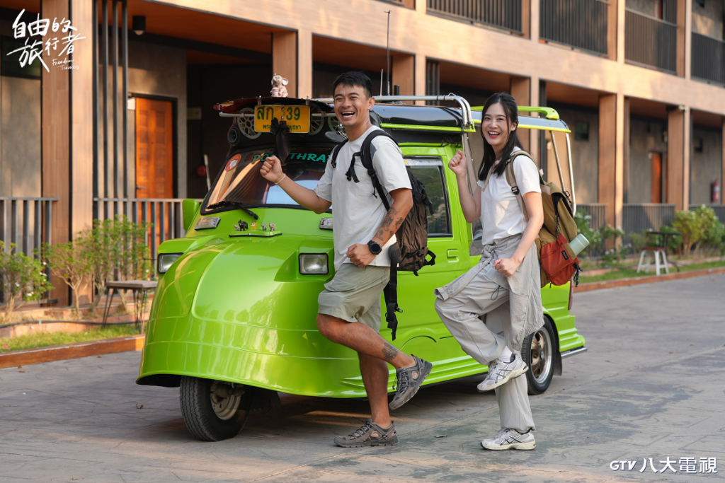 《自由的旅行者》前進泰國！黃可欣抓鱔魚崩潰喊怕　融融洗大象嗨翻