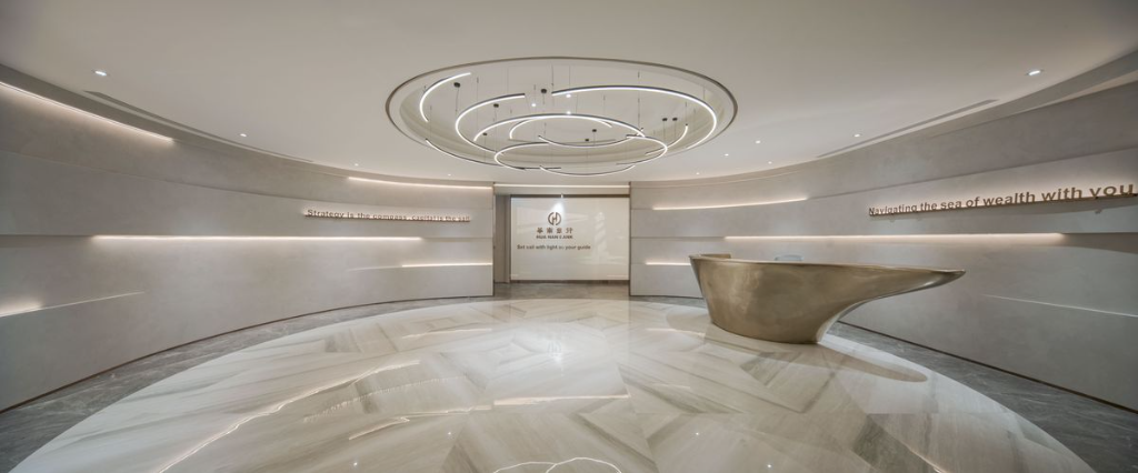 高度隱私、尊榮感爆棚！173坪制式辦公型態改造為高端金融服務空間