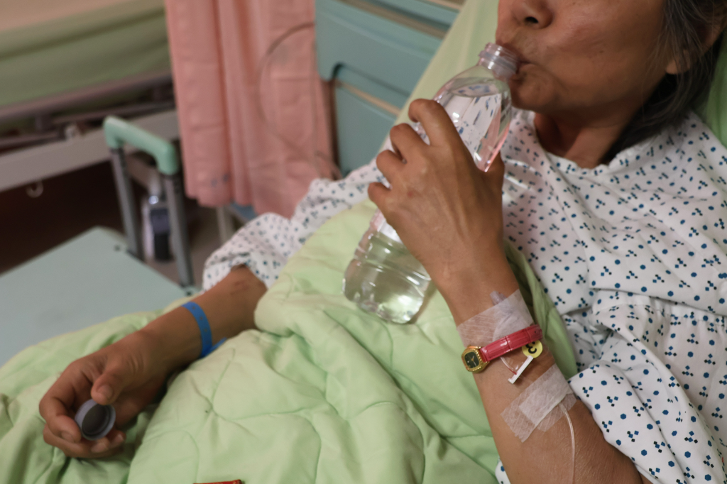 53歲婦人參加進香「狂吃點心」！血糖飆到1800陷昏迷　醫：嚴重恐多重器官衰竭