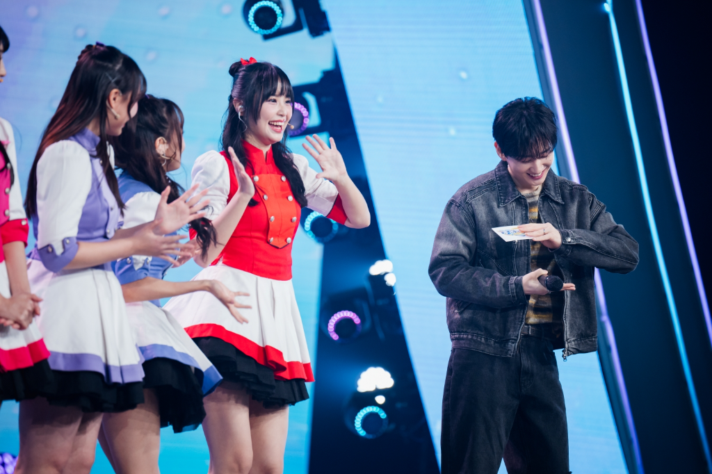 〈捏泥巴〉、〈卡加布列島〉變不一樣！YOYO姐姐突破尺度　銀赫笑喊：好想吃水果軟糖