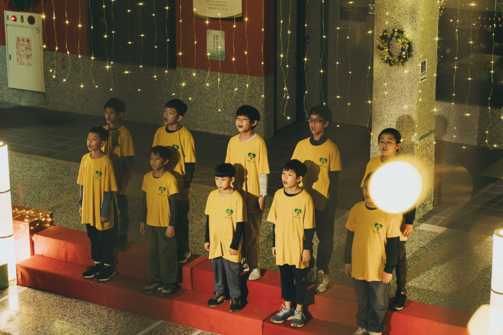 《失樂園》揭育幼院真相！童星群戲超失控：洪君昊笑曝現場混亂、陳俞諺演惡霸超過癮