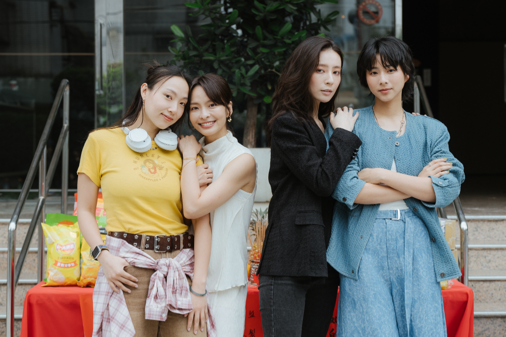 GL影集《她的唇，她的吻》正式開鏡！袁漠遙×李聞熙「酷甜組合」掀話題　炎亞綸看好「百合力」輸出海外