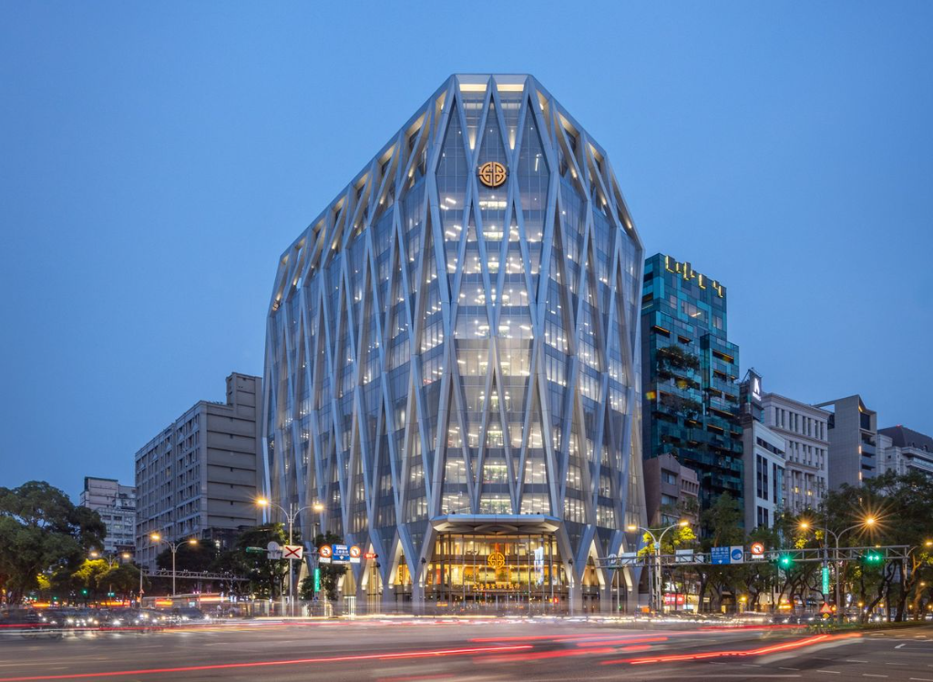 榮獲台灣建築永續獎白金級肯定！「上海商銀總行大樓」以永續設計開啟璀璨新頁