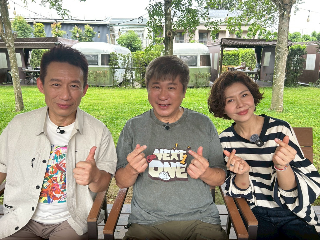 胡瓜、郭子乾、于子育烤肉慘變災難現場！研究半天打不開夾子　胡瓜笑喊：三個老人家像話嗎？