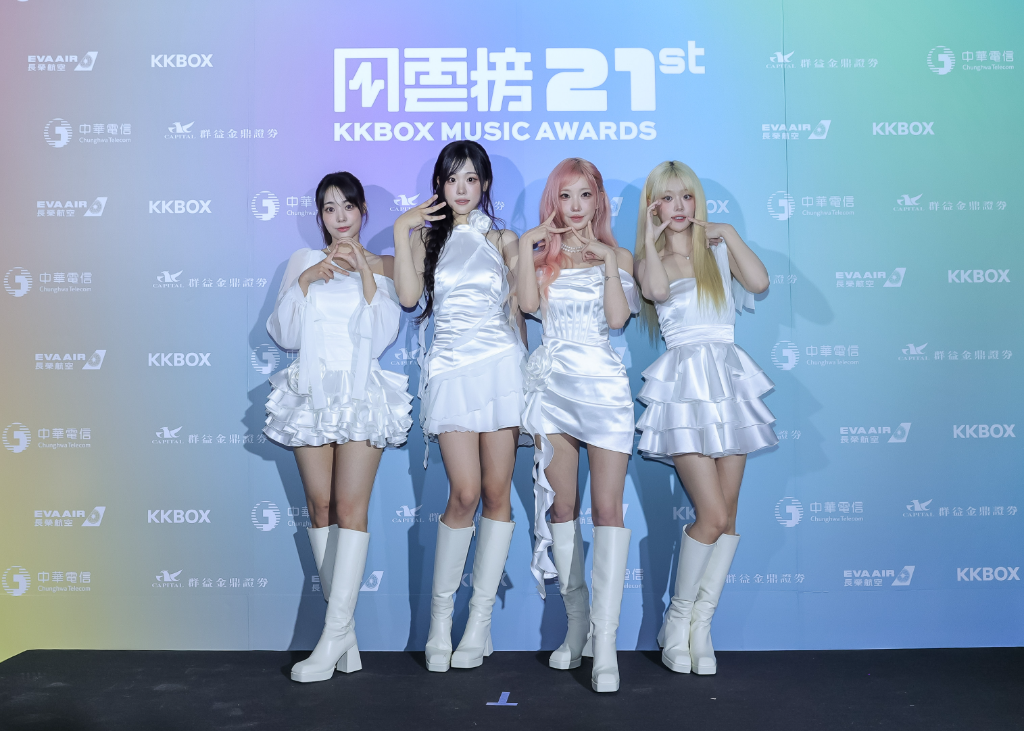 韓國「灶咖女團」QWER半年內4度來台！許願喝爆珍珠奶茶、布丁冰　逛台北文具店2小時