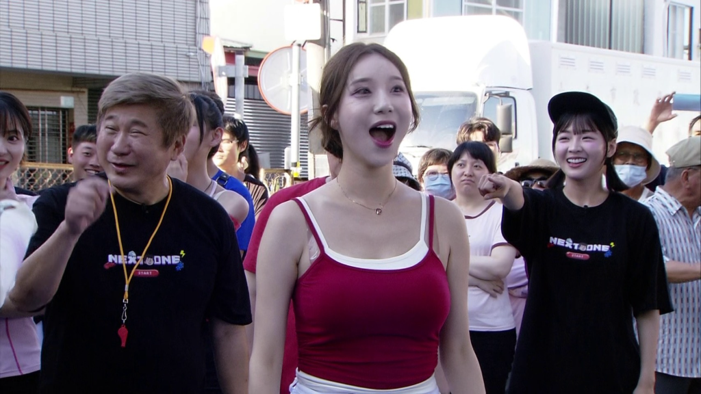 胡瓜豪氣護航啦啦隊女神金賢姈翻車！放話輸了他扛懲罰　耍賴慘被「彈額頭」