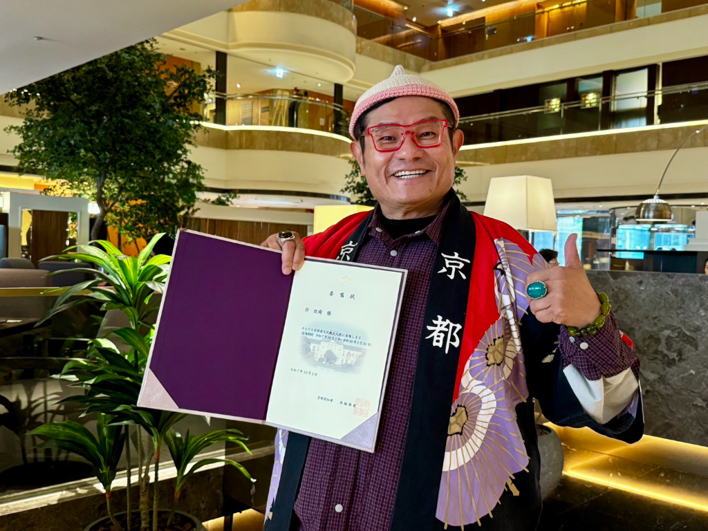許效舜淚揭最黑暗低潮！日收入僅300元、半小時吞止痛藥硬撐上台　意外撿「佛像原石」悟人生