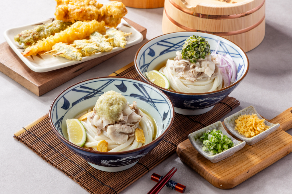 丸亀製麵夏季新品聯名「罐頭豬LULU」！3款絨毛盲袋登場　還有免費炸雞送