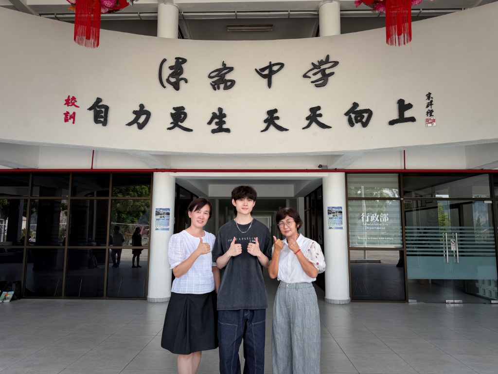 鄺澤東奪《超級紅人榜》15年首位大馬男歌手冠軍！返鄉第一件事跪拜父母　返母校獲表揚