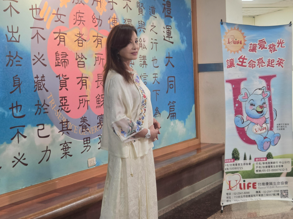 孟耿如遠赴英國近況曝光！周丹薇曝私下互動　１句話勉勵乾女兒