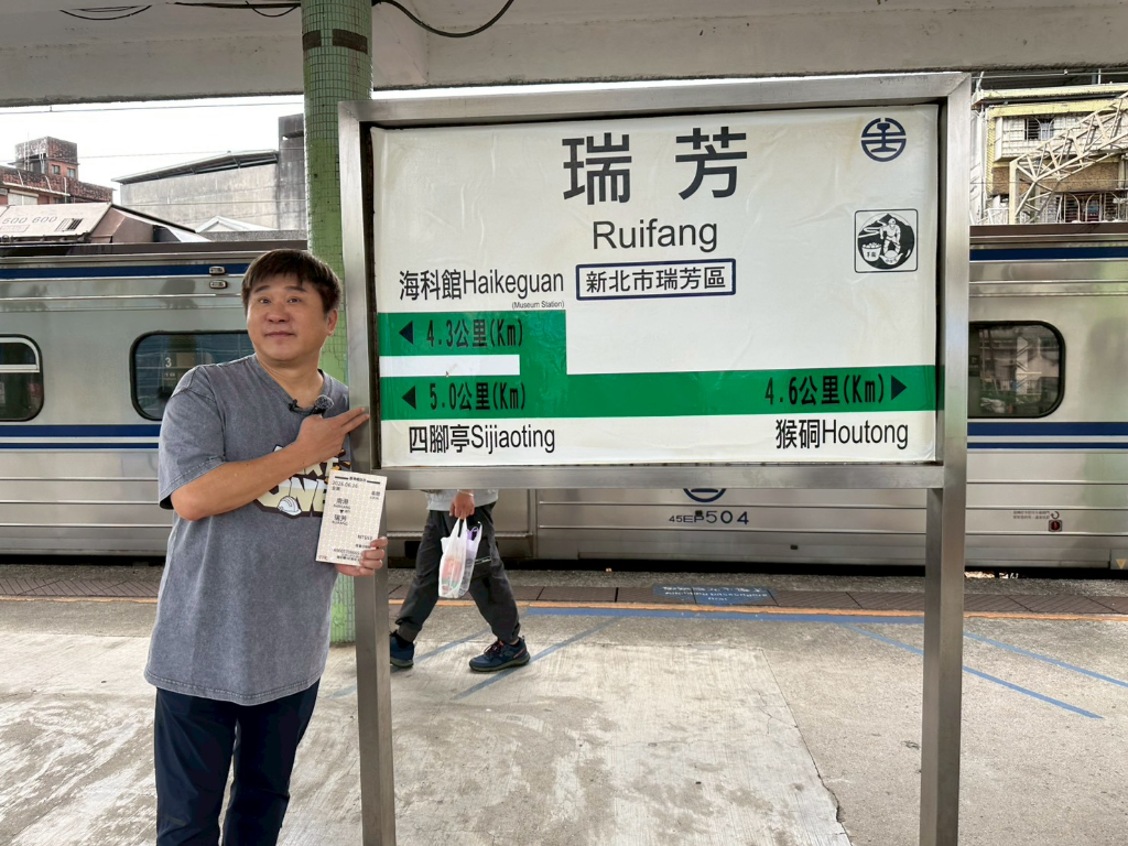 胡瓜化身「最強社牛」搭火車前進瑞芳！慘被滾燙肉汁噴到起水泡　仍敬業忍痛主持