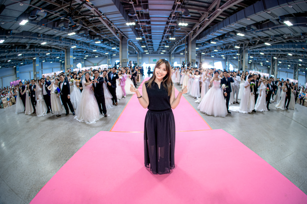 陳佩賢宣布「結婚了」！廣發喜帖、喜餅　感謝一路陪伴創作