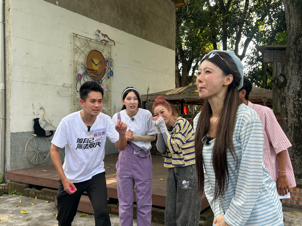 啦啦隊的檸檬、李雅英、李晧禎體驗水上芭蕾！變成三人打水　表情逐漸失控