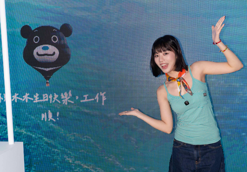 木木體驗「台東博覽會」熱氣球展區！沉浸式看美景　直呼像真的飛上高空