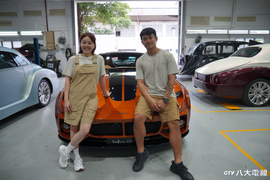 直擊馬來西亞頂級車廠！1500萬跑車讓融融嗨喊「男人的浪漫」　兩人自嘲：像鄉巴佬